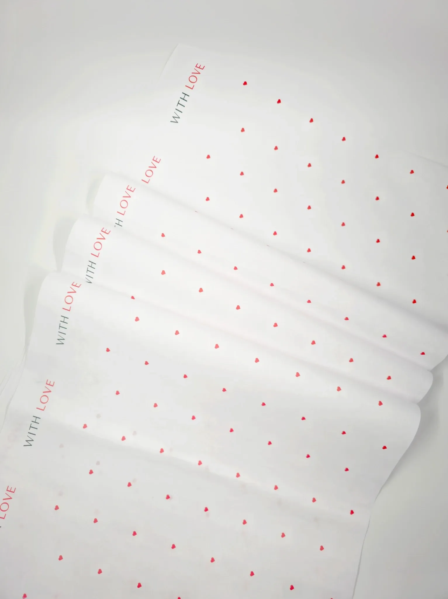 Оберточная бумага «With Love - Сердечный паттерн»
